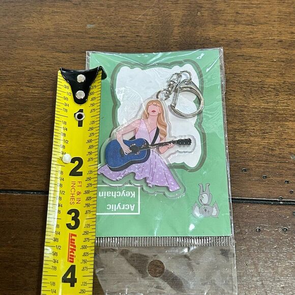 Taylor Swift Keychain - Picture 2 of 2
